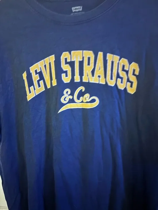 Levi's Navy Short-Sleeve Tee with Cream Logo - Picture 2 of 4